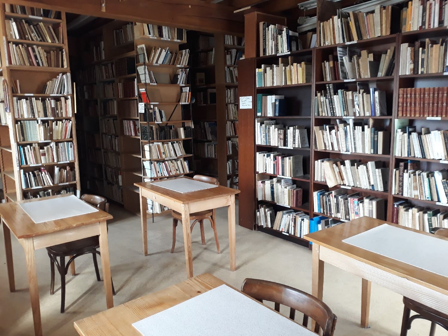 Une bibliothèque de franciscains